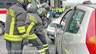 Viterbo - i Vigili del fuoco festeggiano Santa Barbara - Simulazione di un intervento