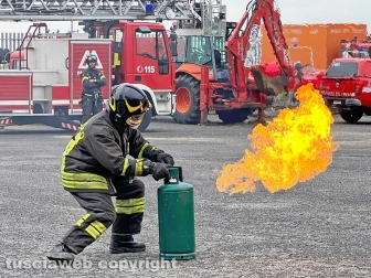 Viterbo - i Vigili del fuoco festeggiano Santa Barbara - Simulazione di un intervento