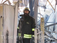 I vigili del fuoco tra le macerie