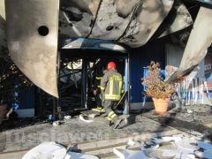 I vigili del fuoco tra le macerie