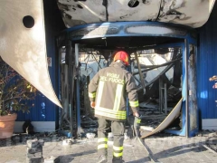 I vigili del fuoco tra le macerie