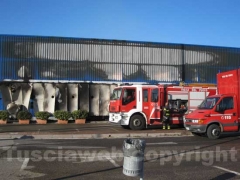 I vigili del fuoco tra le macerie