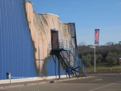 I vigili del fuoco tra le macerie