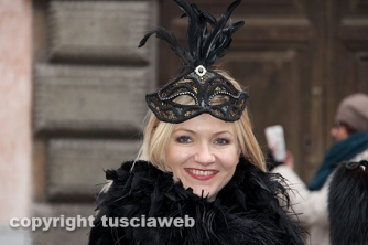 La mascherata di apertura di Anna Fendi