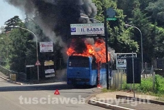 Vetralla - Pullman del Coltral in fiamme