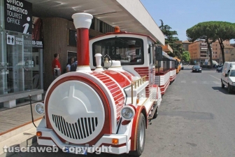L'esordio del trenino turistico a Viterbo