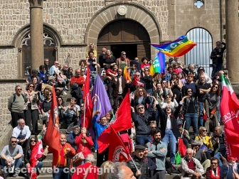 Viterbo - 25 aprile - La contestazione a piazza San Lorenzo