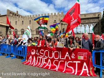 Viterbo - 25 aprile - La contestazione a piazza San Lorenzo