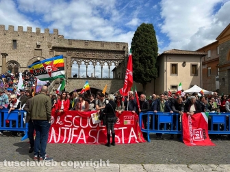 Viterbo - 25 aprile - La contestazione a piazza San Lorenzo