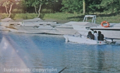 Marta - Violenza sessuale su due sorelline - Il 46enne che va a prendere le ragazzine in barca