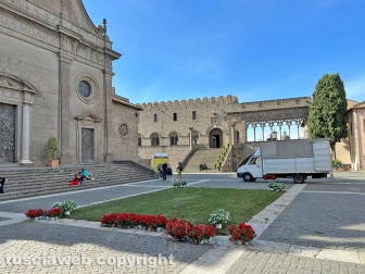 Il brindisi inaugurale di Viterbo in festa