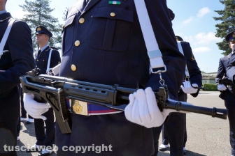 Il cambio di comando alla scuola marescialli