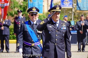 Il cambio di comando alla scuola marescialli
