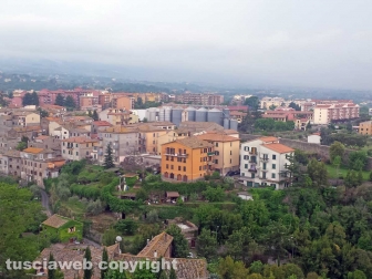 Il campanile del duomo e la città dei Papi