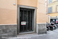 Un negozio di via Saffi