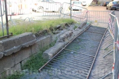 La ringhiera crollata in via San Leonardo