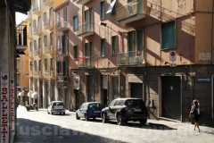 Via Garibaldi  - Auto in sosta vietata
