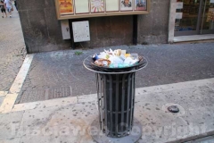 Via Marconi -Un secchione per la carta