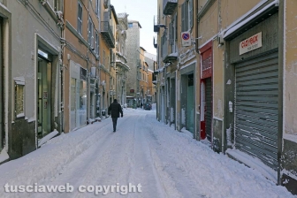 Il centro storico coperto di neve