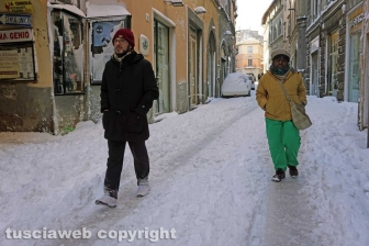 Il centro storico coperto di neve