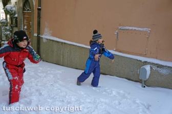 Il centro storico coperto di neve