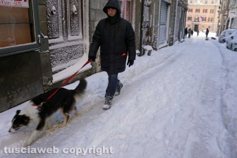 Il centro storico coperto di neve