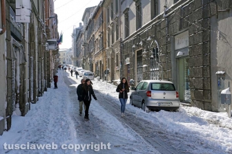 Il centro storico coperto di neve