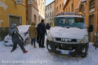 Il centro storico coperto di neve
