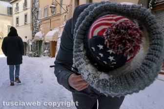Il centro storico coperto di neve