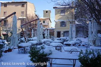 Il centro storico coperto di neve