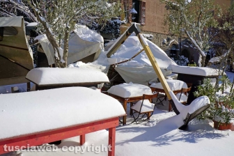 Il centro storico coperto di neve