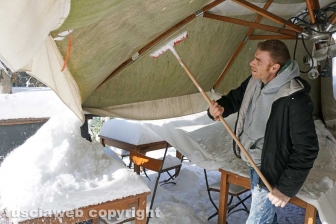 Il centro storico coperto di neve