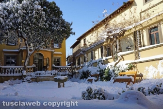 Il centro storico coperto di neve