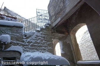 Il centro storico coperto di neve