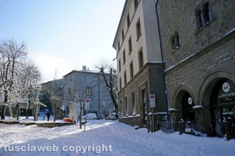 Il centro storico coperto di neve