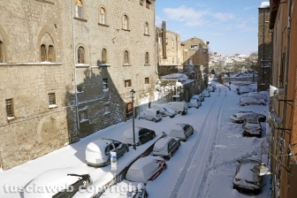 Il centro storico coperto di neve
