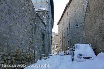Il centro storico coperto di neve