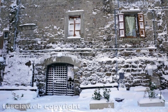 Il centro storico coperto di neve