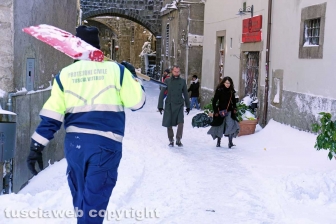 Il centro storico coperto di neve