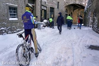 Il centro storico coperto di neve