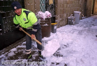 Il centro storico coperto di neve
