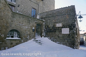 Il centro storico coperto di neve