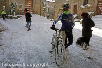 Il centro storico coperto di neve