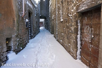 Il centro storico coperto di neve