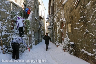 Il centro storico coperto di neve