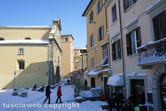 Il centro storico coperto di neve