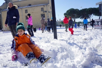 Il centro storico coperto di neve