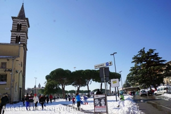 Il centro storico coperto di neve