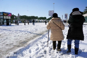 Il centro storico coperto di neve