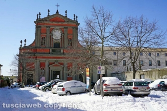 Il centro storico coperto di neve